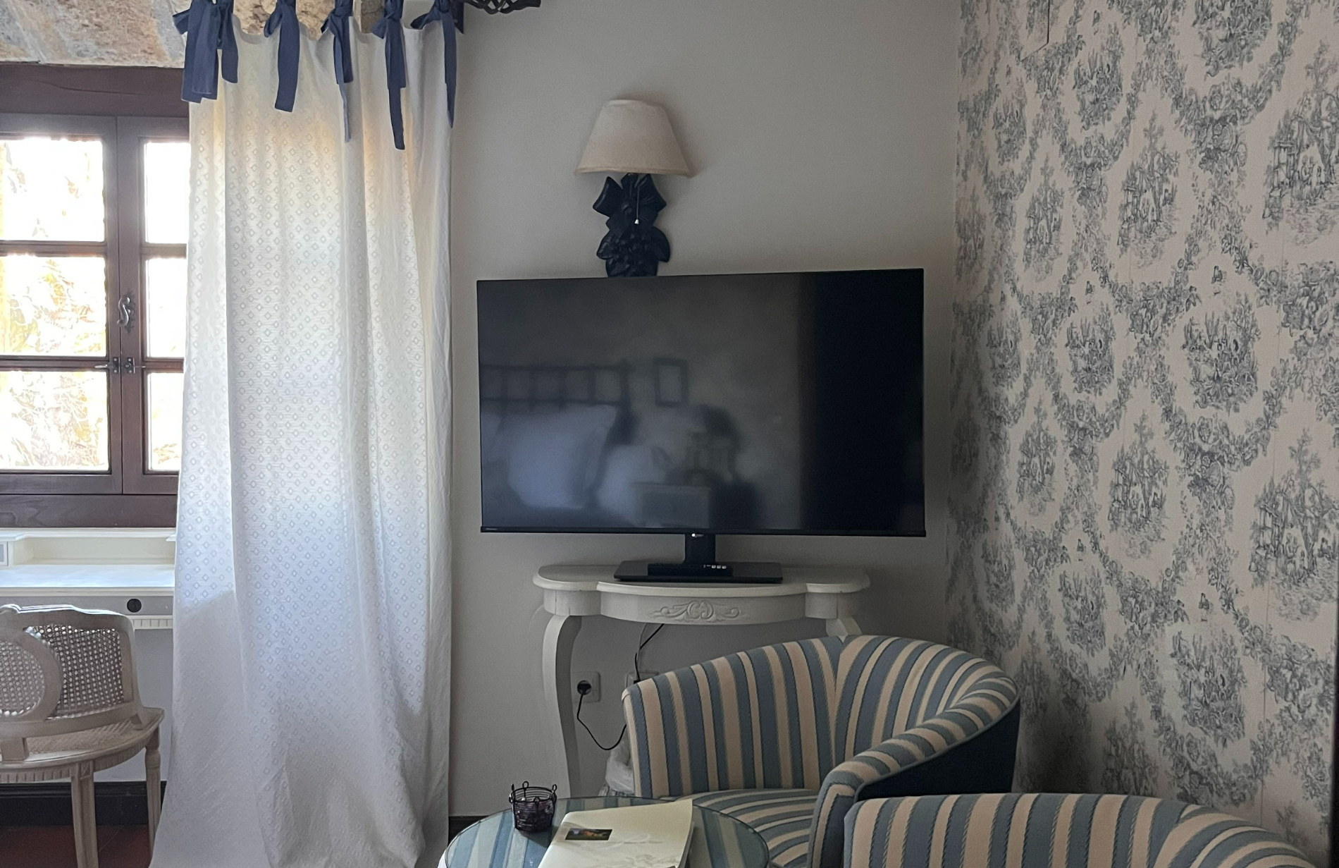 habitacion-estandar-zona-lectura-hotel-palacio-de-cutre