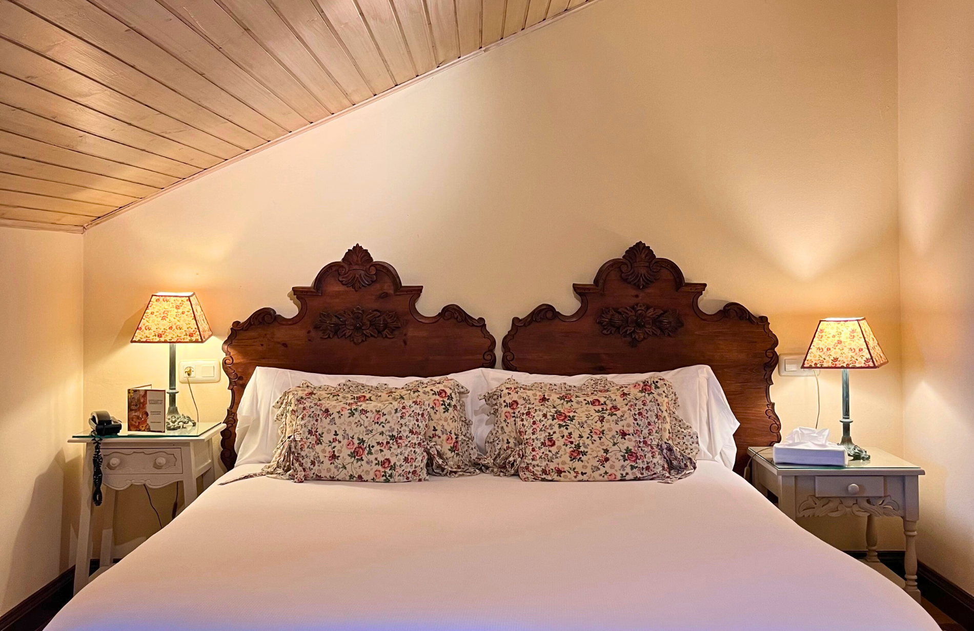 habitacion-triple-cama-matrimonio-hotel-palacio-de-cutre
