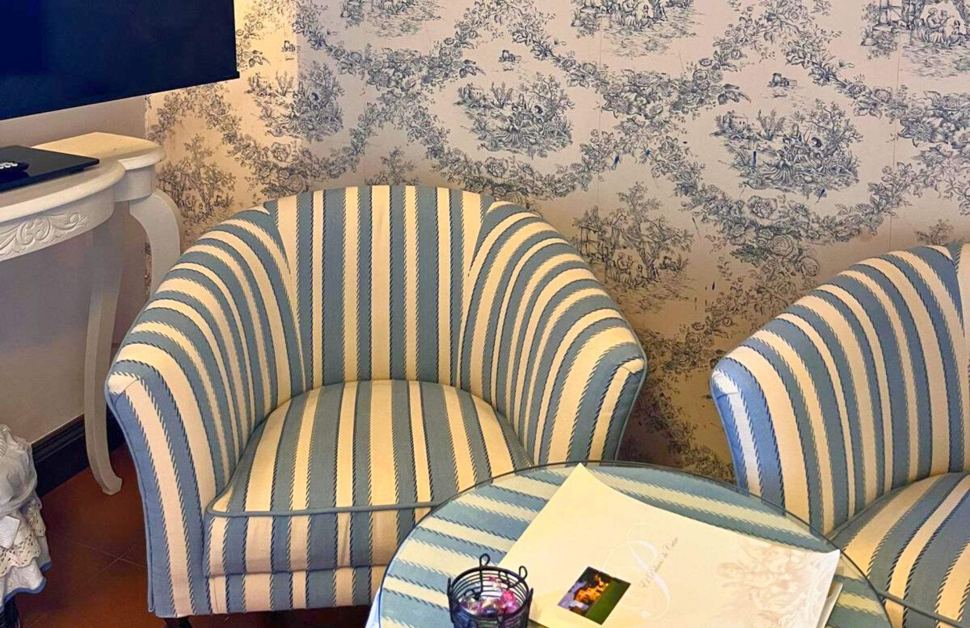 habitacion-estandar-hotel-palacio-de-cutre-sillones